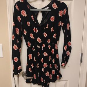floral romper (great condition!!)